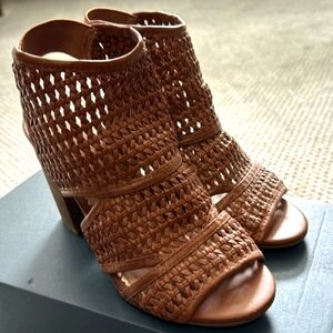 ♦️DONATED♦️LC Lauren Conrad Morganite Women's Ankle Boots Size 7